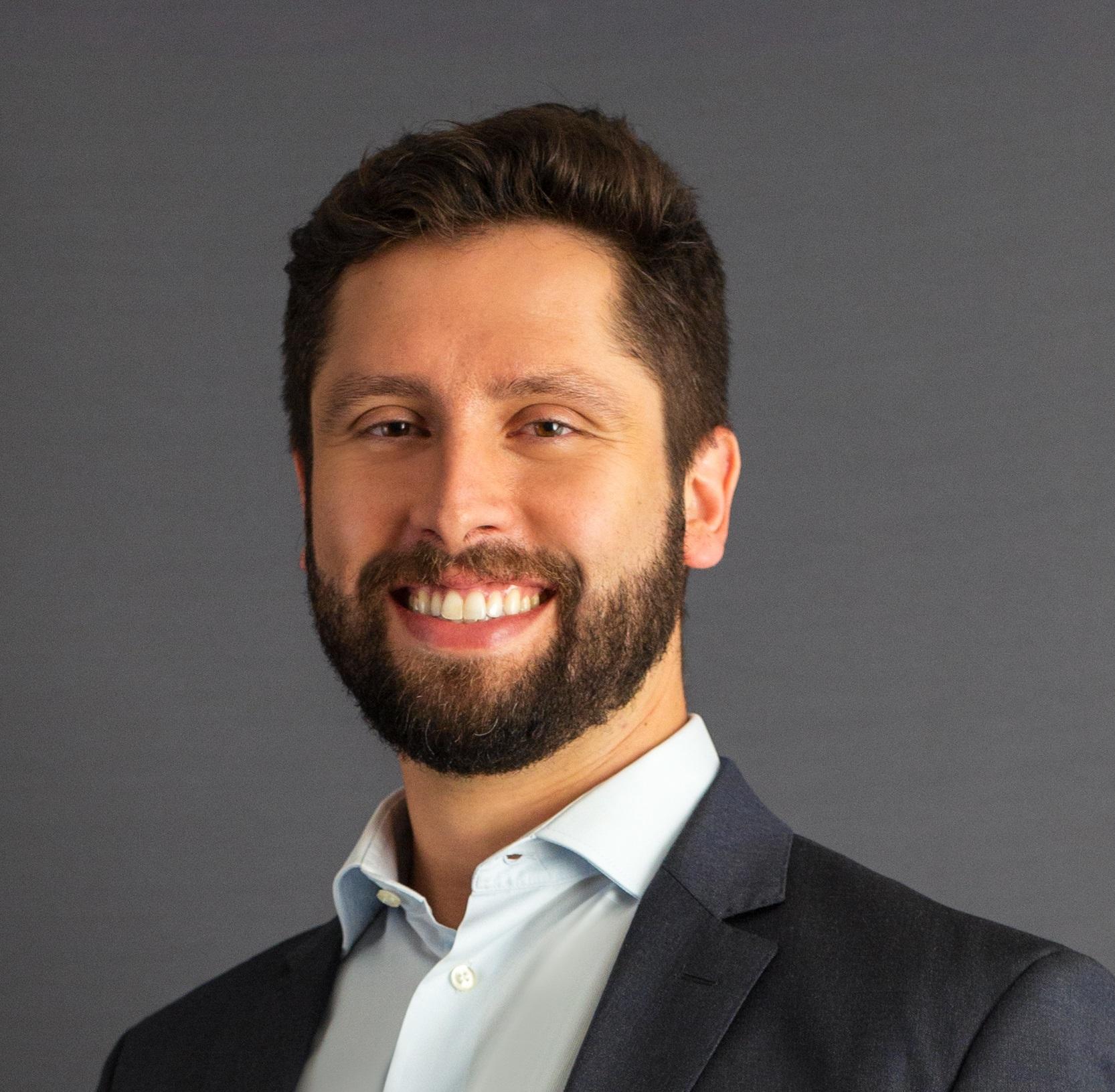Dr. Gustavo Swenson Caetano